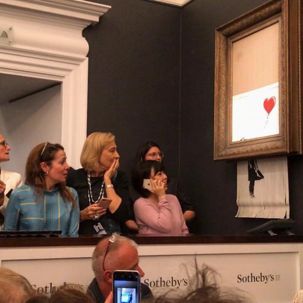 雙贏結局？塗鴉大師 Banksy 自毁畫作，買家照原價收購正式更名《 Love is in the Bin 》！