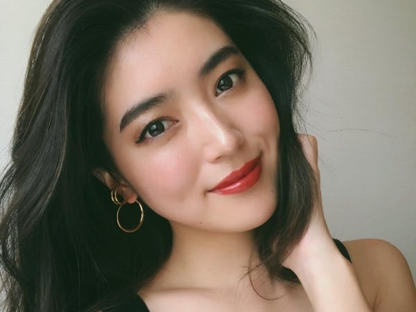 彷彿從港片出來！這位日本妹子「大口惠智美」，靠招牌野生眉及棕紅唇，擄獲一票男女粉