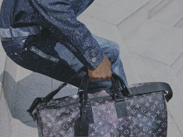 LV 進軍太空界?Louis Vuitton 用 Monogram Galaxy 帶你去銀河!