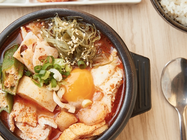 全球連鎖東京時尚純豆腐鍋 台灣首店10/17(三)於台北信義威秀商場2F開幕 敢說純豆腐的大豆固形體含量 爭霸全台!