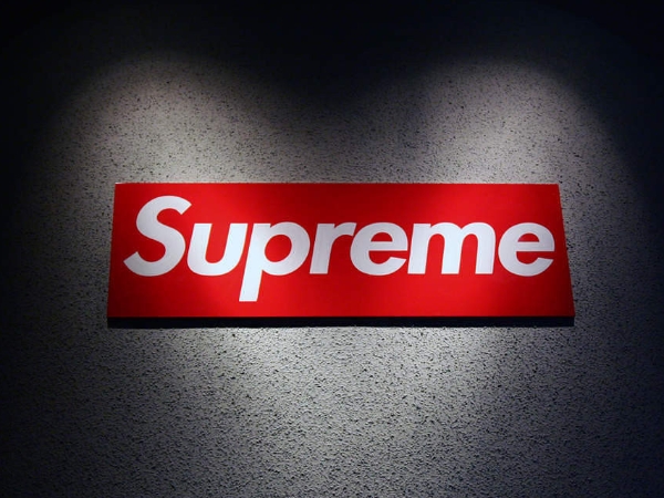 到底是貴在哪？今冬最強聯名 Supreme  X 「北臉」一件就要你一個月的薪水！