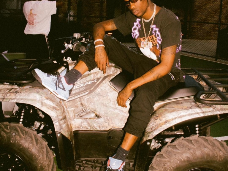 超實用！Travis Scott x Air Jordan I 原來還有這個隱藏功能？ 網友：是男性同胞的福音啊！