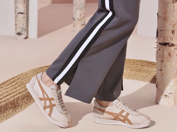 秋意濃！Onitsuka Tiger 推出秋季裂纹藝術系列 	將秋色穿上腳 解讀大自然的裂紋美學