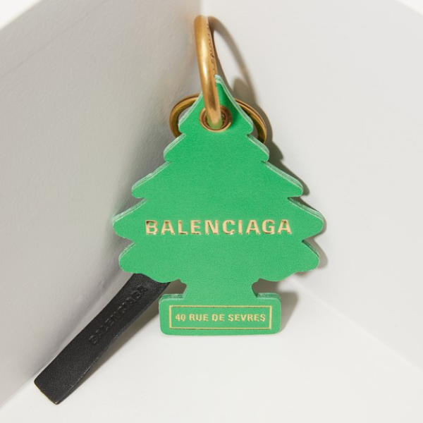 相似度高達 87 %？BALENCIAGA 再度挨告，原因則是最近推出這個「天價鑰匙圈」！