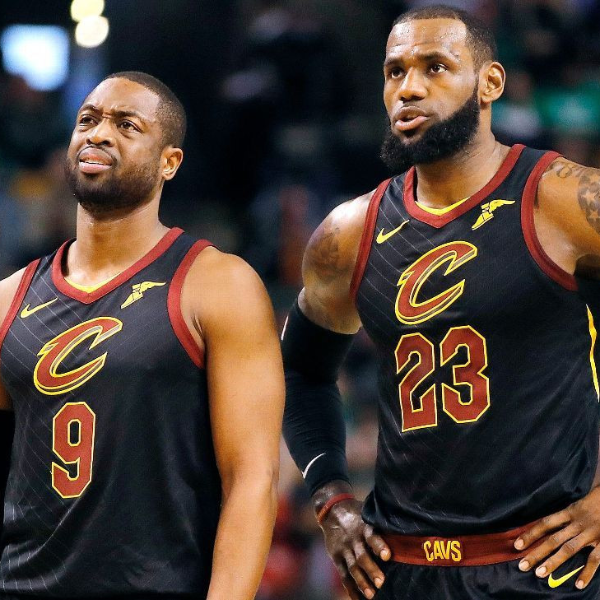 NBA 邁阿密熱火隊主場向德韋恩·韋德致敬，居然寫錯名字好友詹皇大表不滿！