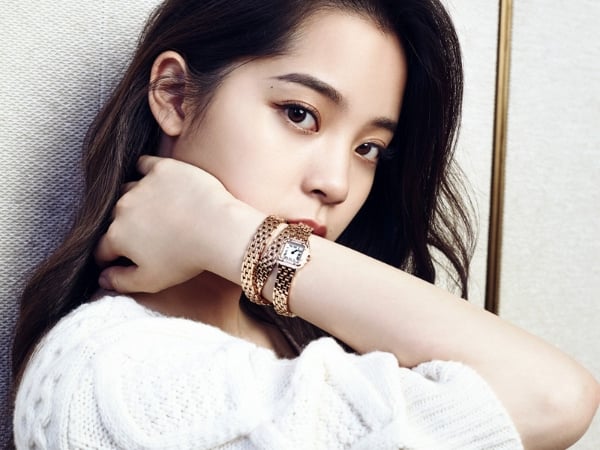 歐陽娜娜搶先示範！ Cartier 美洲豹腕錶「環繞式錶帶」新設計，美到令人恍惚