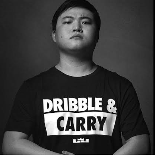 與姆斯並列代言人身份！NIKE 簽下首位《英雄聯盟》職業電競選手 Uzi 傳遞「Dribble & _____ 」精神