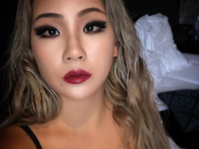 一整段全英文快嘴饒舌炸翻全場!K-POP 女王 CL 與黑眼豆豆合作單曲〈DOPENESS〉無預警釋出!