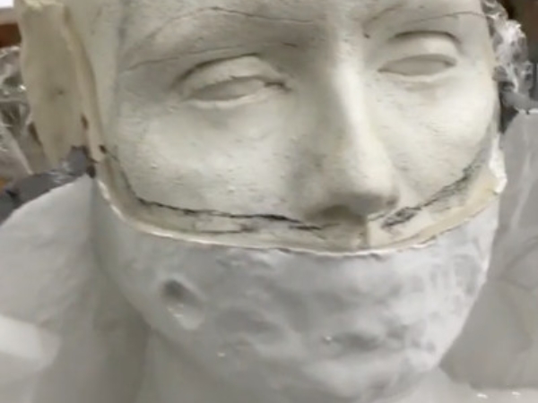 海蒂克隆萬聖節裝扮透露畫面賣關子，巨星們依舊玩很大！