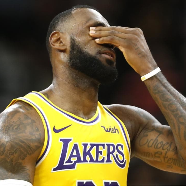 再也忍不住！湖人又苦吞連敗　詹皇罕見說重話：「你各位最好不要讓我的耐心用完」