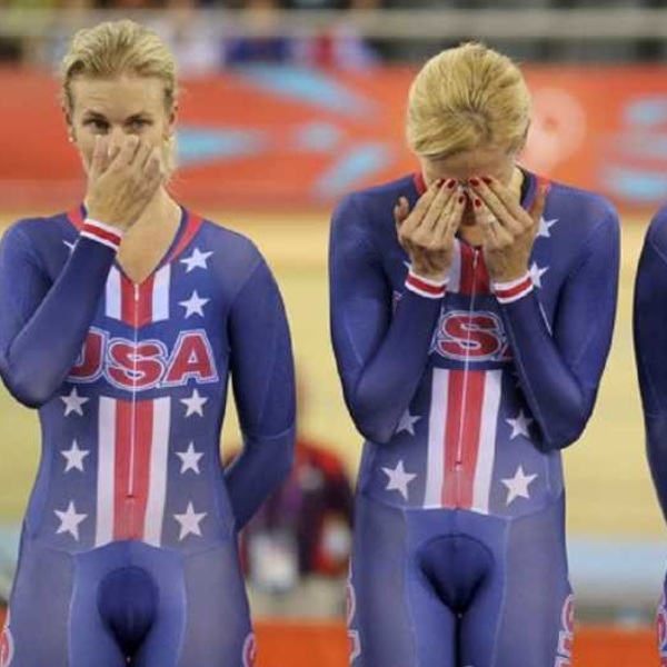 國外盤點 15 大最糟糕的服裝造型　讓你忍不住想問：設計師到底嗑了些什麼？