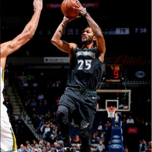 重返 MVP 榮耀！「飆風玫瑰」Derrick Rose 再度綻放　單場豪取 50 分感動全場觀眾球迷！