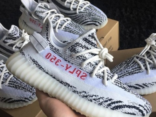 天上掉下來「原價入手」機會你怎能錯過？潮人必備 Yeezy Boost「白斑馬」台灣補貨來了！