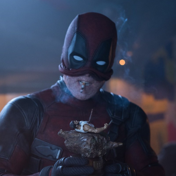 一對可愛冤家！萊恩雷諾斯「這樣」持續惡搞金鋼狼　休傑克曼帶愛犬拉屎搞笑回擊！