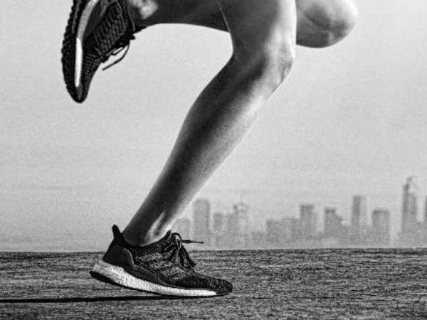 你還在穿 ULTRABOOST?Adidas 推出全新最強跑鞋 SOLARBOOST 帶你跑出新境界
