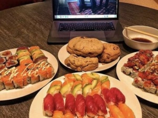 好萊塢「肌肉硬漢」巨石強森超愛吃壽司　不過他一口氣就吃掉「家庭號」的驚人份量...
