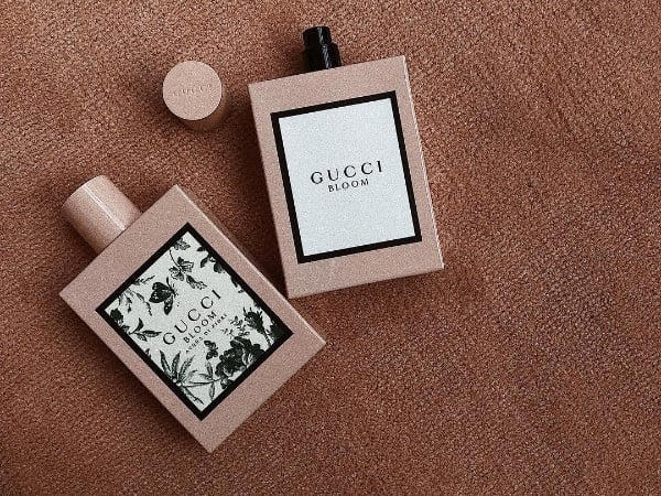 盼望許久的「 Gucci Bloom 花悅系列」終於快閃開賣！幫選：花粉香 or 清新香？