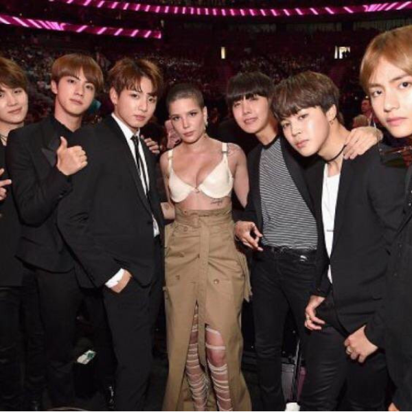 Halsey 迷妹行徑太可愛！訪問中大告白 BTS：「他們是我創作專輯的靈感！」