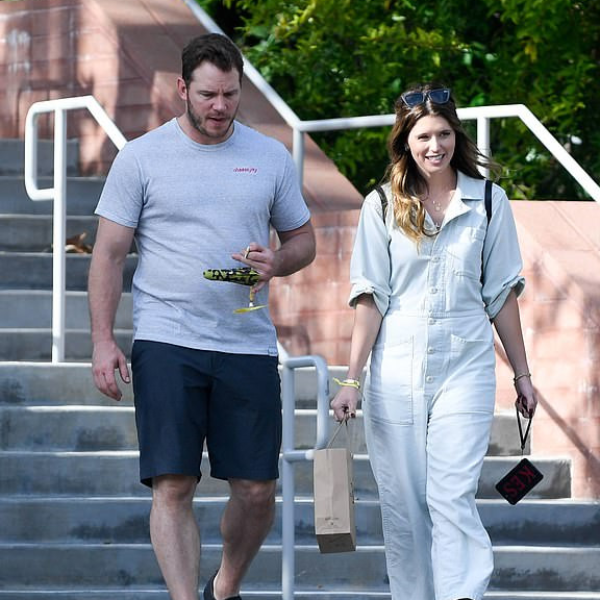 「星爵」六塊肌回不來了！克里斯·普瑞特秀出老爸啤酒肚　交往阿諾女兒認真幸福肥！