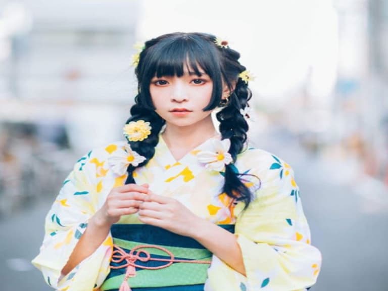 cos幻想金瓶梅「瓶兒」！蘿莉系女神「本本」屁股蛋性感見客　網暴動：鼻血止不住