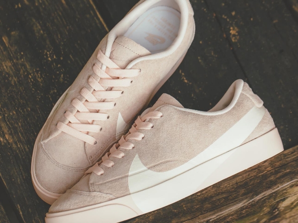 大 Logo 風潮延燒 ing！Nike Blazer City Low XS 台灣開賣啦，還在等什麼呢！