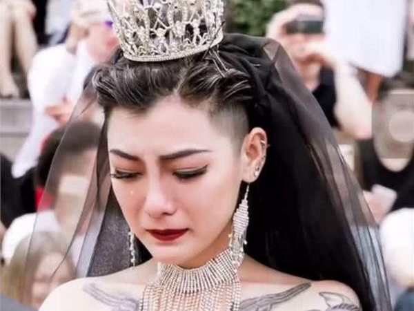 曾紅爆抖音的「暗黑系刺青新娘」，近況曝光！網民：婚後成這副德性...