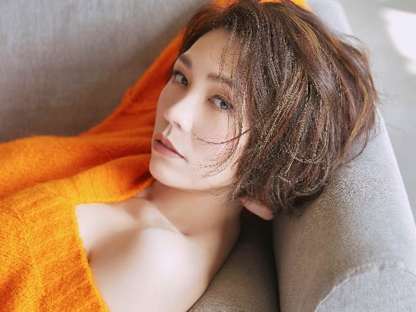最好的自己獻給最美好的年紀！「新加坡國寶級歌手」陳潔儀　冷靜外表下卻有顆比誰都可愛的少女心？