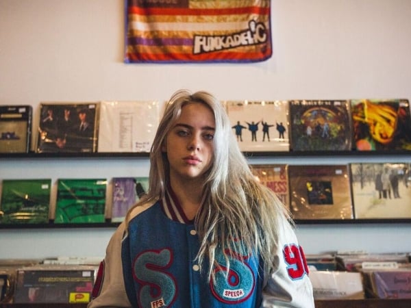 必聽新生代！16 歲空靈女聲 Billie Eilish 回顧過去爆紅一年　粉絲數暴漲 605 萬超狂！