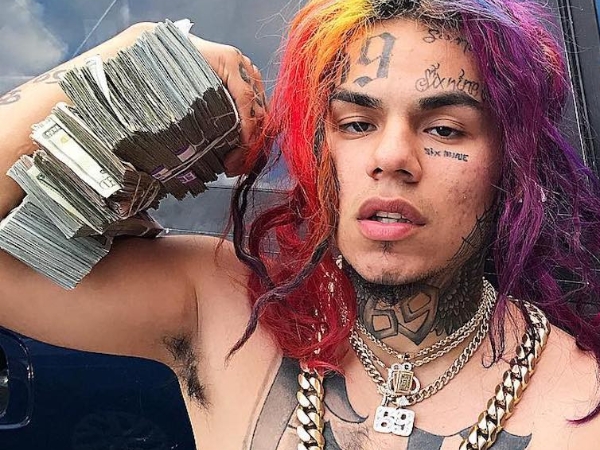 肯伊威斯特、6ix9ine 拍攝 MV 住宅外遭到槍擊影片曝光，火光四射相警告意味濃厚！