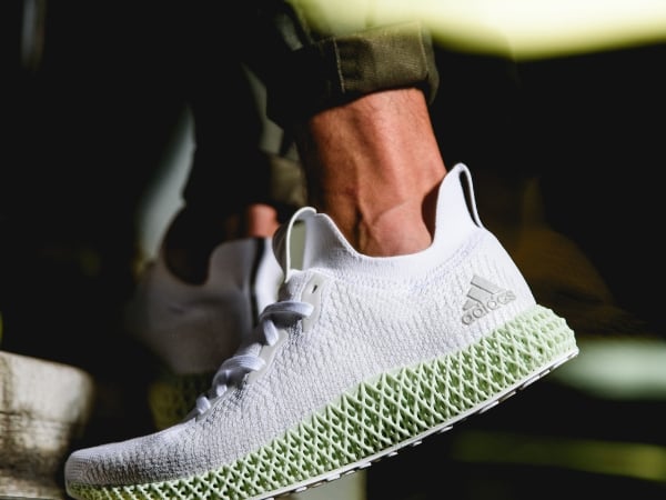下一雙人氣爆款？adidas ALPHAEDGE 4D 預熱結束，搶攻「科技跑鞋霸主」之位！