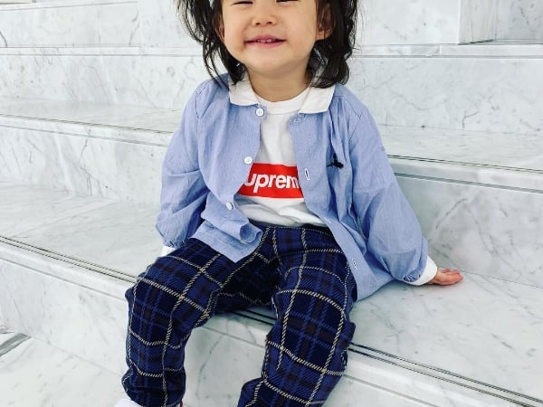 連未發售的 Kaws 服飾都有！解密陳冠希女兒日常「虧裝」有哪些？網友：投對胎真的很重要⋯⋯