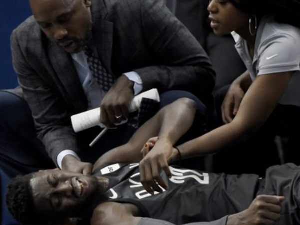令人心痛不已！籃網潛力新秀 Caris LeVert 扭傷右小腿造成嚴重變形　全聯盟 NBA 球星齊力為他祈禱