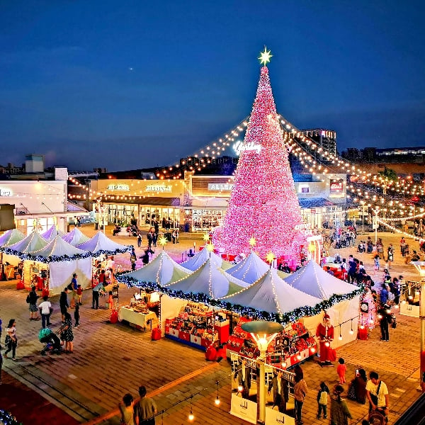 台灣下雪啦！體驗下雪、穿越五層樓高聖誕樹，還有超多好吃好買市集，這次華泰名品城就是要你好好過聖誕！