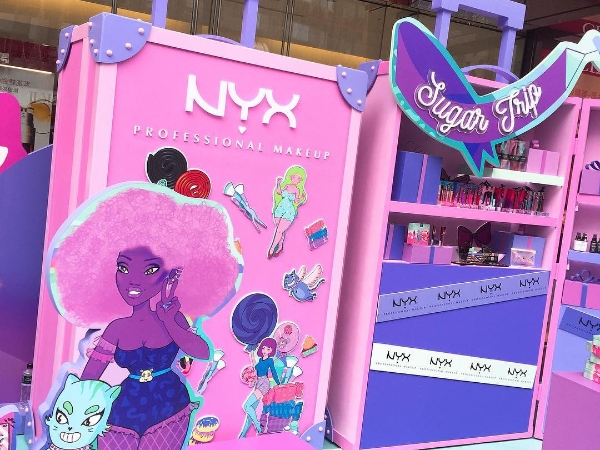 交換禮物來這選「巨誠意」！ NYX 聖誕快閃，完成指定動作，挑戰「彩妝一把抓」