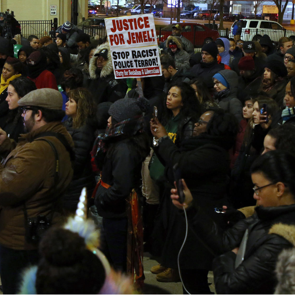黑人保安英勇制伏歹徒卻遭趕來警察擊斃事件，肯爺大方捐贈 15 萬美金慰問！