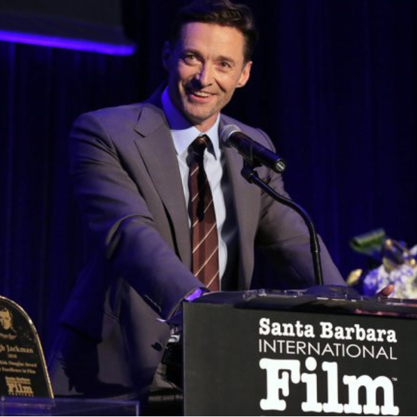 休傑克曼獲傑出電影人大獎　感言獻給結婚 22 年妻子令網友感動「好羨慕狼嫂」！