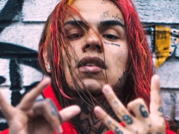 禍不單行！6ix9ine 除了可能被「關一輩子」外，一直以來塑造的「黑幫形象」也是假的？