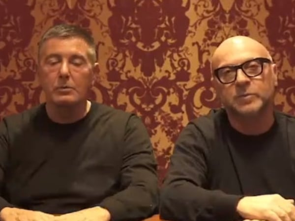 不堪輿論壓力？D&G 設計師發布道歉視頻！網友：先點播那首「it's too late to apologize」