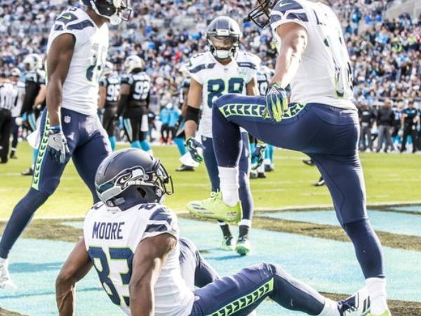 神還原！NFL 球星達陣後重現 NBA 經典畫面「跨下之 Lue」當慶祝動作　影片遭廣大網友瘋傳討論！