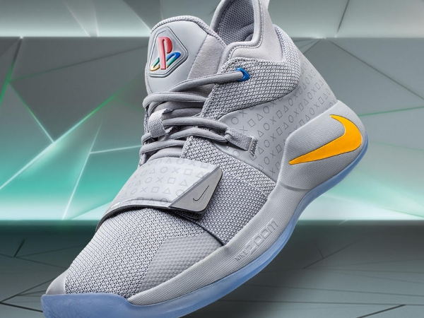 向初代の遊戲機致敬！Nike PG 2.5「PlayStation」版本釋出　網友：遊戲魂要噴發啦！