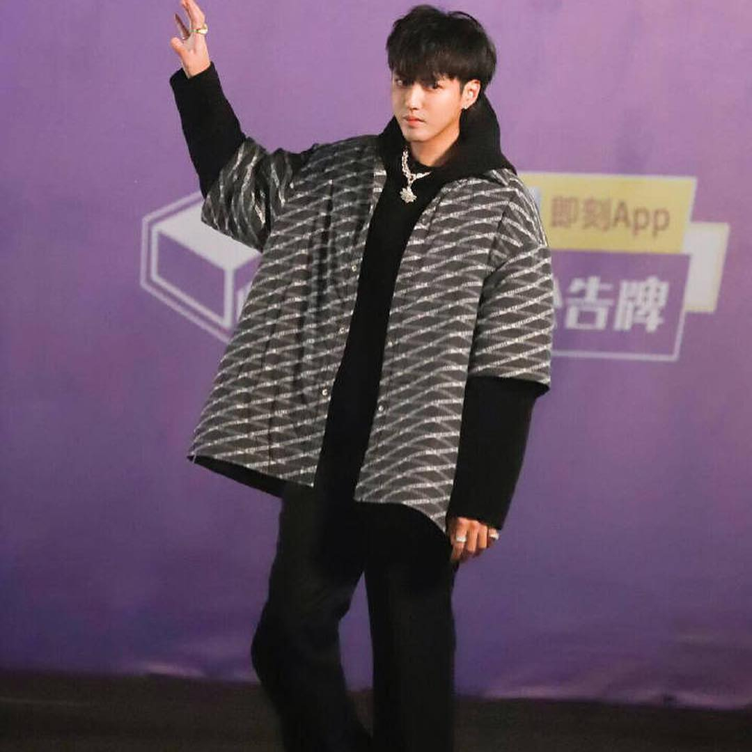 《中國音樂公告牌》 吳亦凡「勁裝」打歌，回應音樂質疑