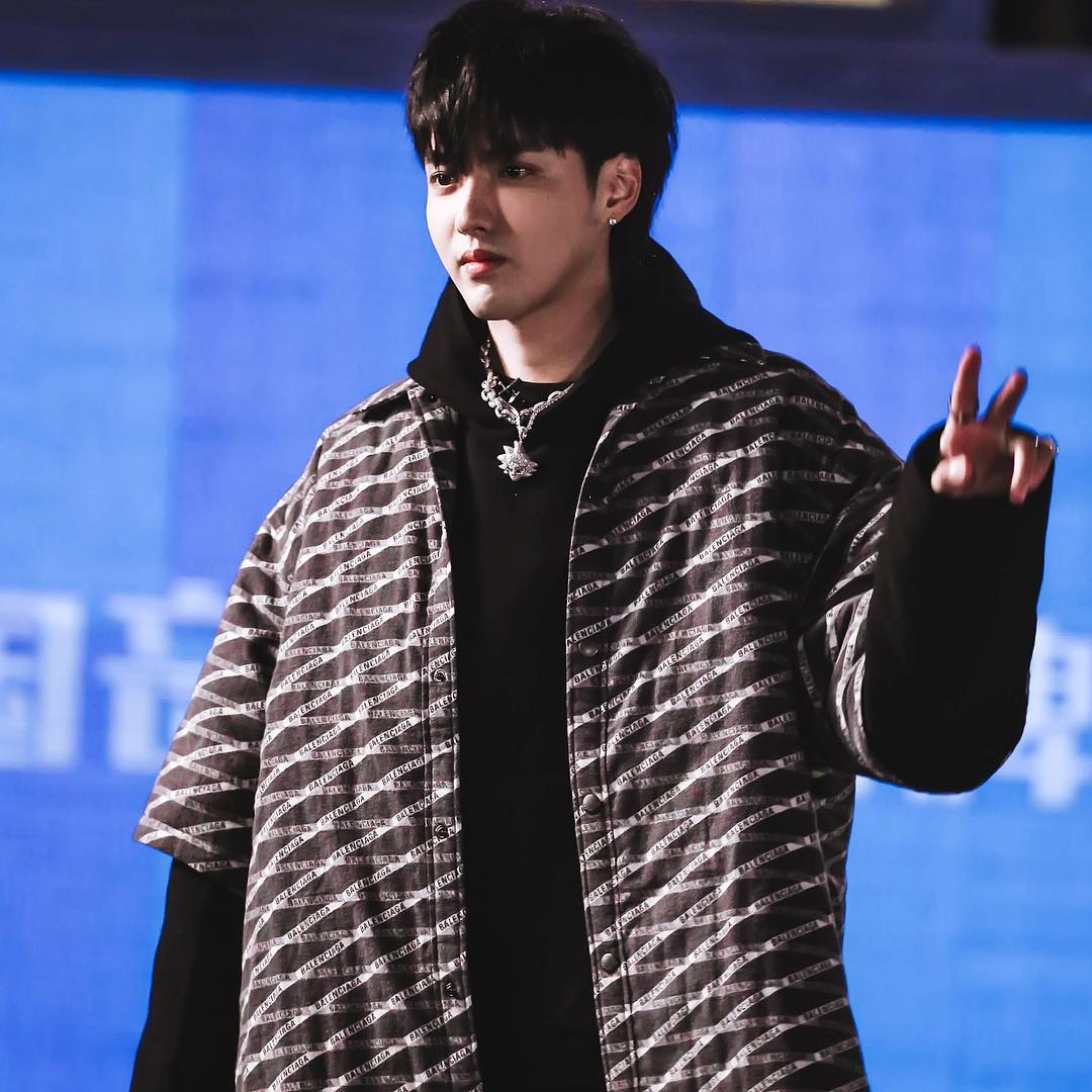 《中國音樂公告牌》 吳亦凡「勁裝」打歌，回應音樂質疑