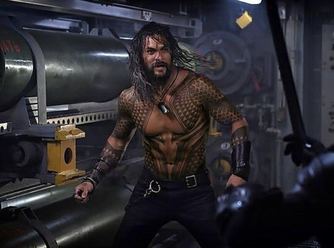 溫子仁首部 DC 超級英雄片《水行俠》倫敦首映會　傑森摩莫亞拿三叉戟走紅毯超帥氣！