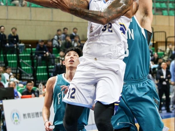 這就是 NBA 等級實力！「SBL 最強洋將」OJ Mayo 狂砍 39 分　手感火燙怎麼守也擋不住！