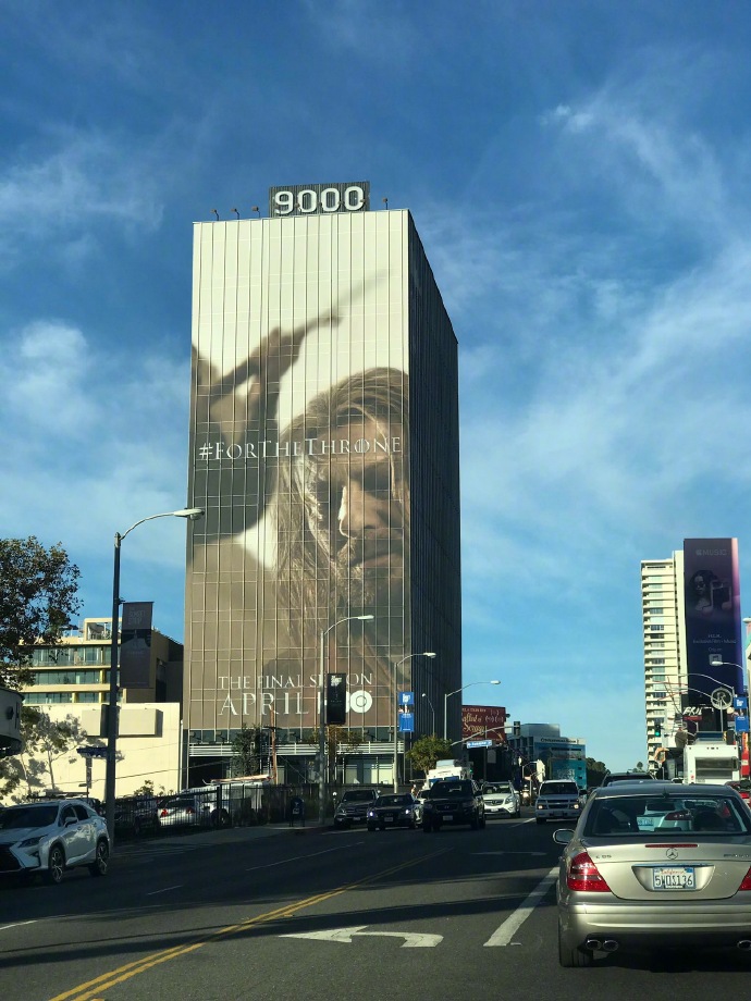 HBO《權力遊戲》第終季打出「奈德砍頭」大幅廣告　網友笑：各種演員領便當展示會！