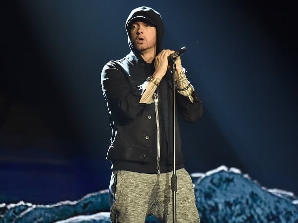 亞莉安娜、小賈斯汀都被 Diss？Rap God 阿姆大展饒舌功力 Freestyle 長達 10 分鐘砲火超猛烈！