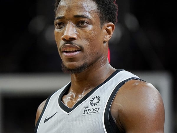 是什麼動力讓他變得這麼敢出手？DeRozan：「某位智者告訴我，如果不投的話命中率就是 0％」