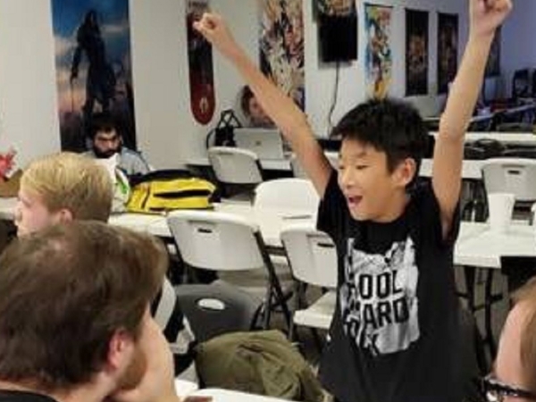 13 歲男孩用開場 5 張贏下「遊戲王卡」比賽 網友驚:他是天選之子!