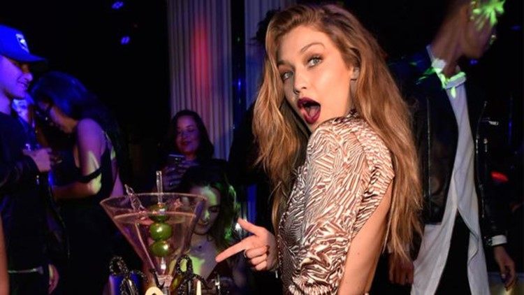 Gigi Hadid 在訪談中公布自己最怕在洗澡後看到「這個」？！粉絲：答案讓人有點反應不過來...