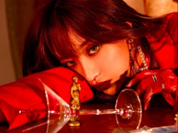 EXID 哈妮示範秋冬最新「失戀宿醉妝容」回歸!網友:「誰失戀還這麼殺太正了!」